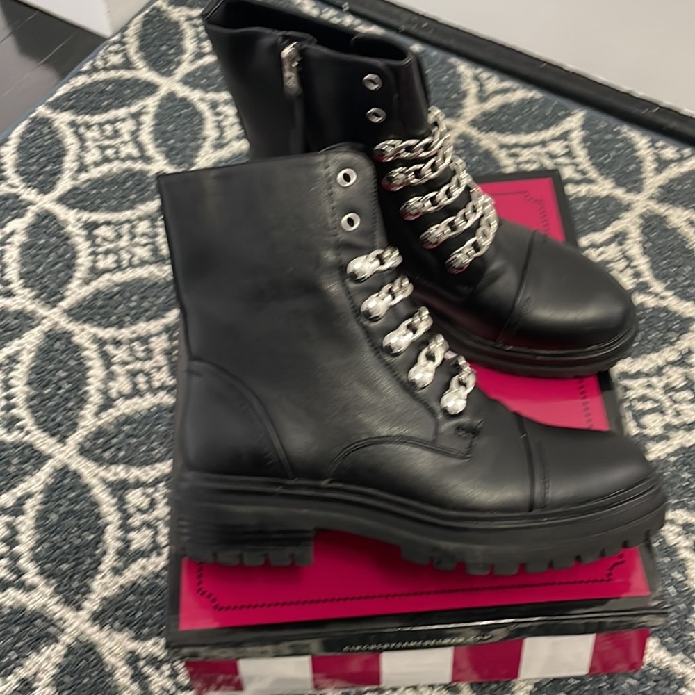 Circus by Sam Edelman Women’s Lug Sole Boots - Size 7.5 - Picture 2 of 6